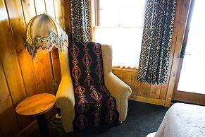 McMenamins Kalama Harbor Lodge