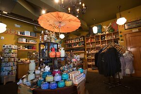 McMenamins Kalama Harbor Lodge