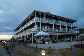 McMenamins Kalama Harbor Lodge