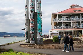 McMenamins Kalama Harbor Lodge