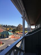 McMenamins Kalama Harbor Lodge