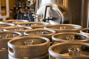 McMenamins Kalama Harbor Lodge