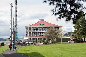 McMenamins Kalama Harbor Lodge
