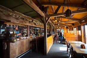 McMenamins Kalama Harbor Lodge