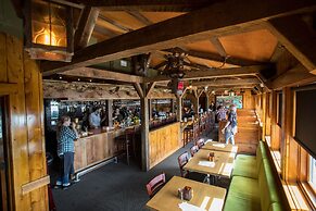 McMenamins Kalama Harbor Lodge