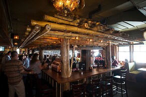 McMenamins Kalama Harbor Lodge