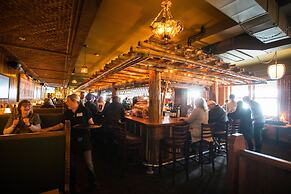 McMenamins Kalama Harbor Lodge