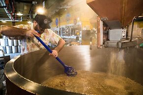 McMenamins Kalama Harbor Lodge