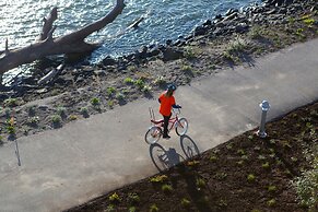 McMenamins Kalama Harbor Lodge