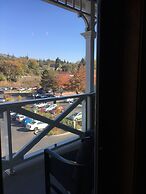 McMenamins Kalama Harbor Lodge