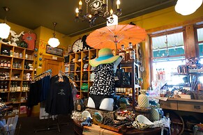 McMenamins Kalama Harbor Lodge