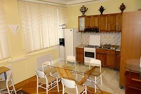 LUXKV Apartment on 2nd Dubrovskaya