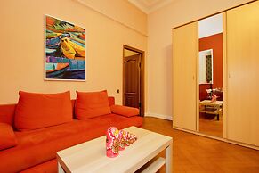 LUXKV Apartment on Gnezdnikovskiy