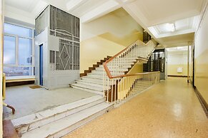 LUXKV Apartment on Gnezdnikovskiy