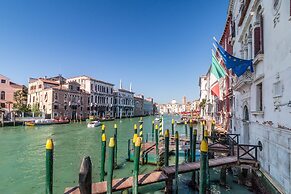 Admiral Emo Palace Over Canal Grande