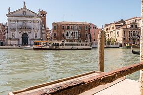 Admiral Emo Palace Over Canal Grande