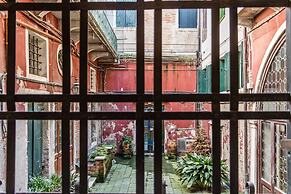 Admiral Emo Palace Over Canal Grande