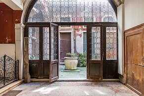 Admiral Emo Palace Over Canal Grande