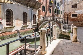 Admiral Emo Palace Over Canal Grande