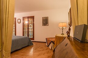 Admiral Emo Palace Over Canal Grande