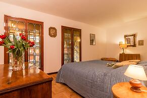 Admiral Emo Palace Over Canal Grande