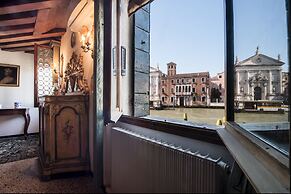 Admiral Emo Palace Over Canal Grande