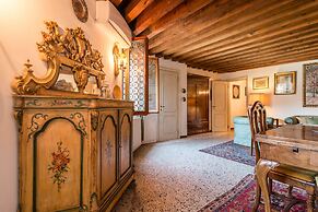 Admiral Emo Palace Over Canal Grande