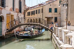 Admiral Emo Palace Over Canal Grande