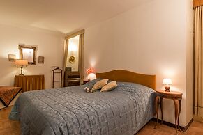 Admiral Emo Palace Over Canal Grande