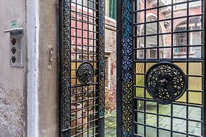 Admiral Emo Palace Over Canal Grande