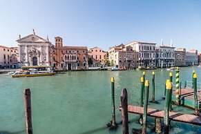 Admiral Emo Palace Over Canal Grande