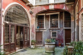 Admiral Emo Palace Over Canal Grande