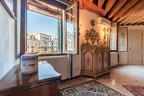 Admiral Emo Palace Over Canal Grande