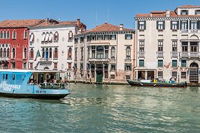 Admiral Emo Palace Over Canal Grande