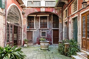 Admiral Emo Palace Over Canal Grande