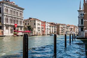 Admiral Emo Palace Over Canal Grande