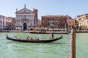 Admiral Emo Palace Over Canal Grande