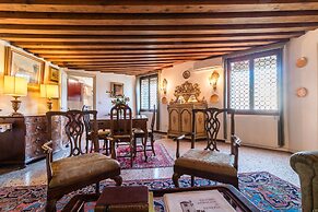 Admiral Emo Palace Over Canal Grande