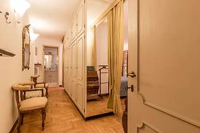 Admiral Emo Palace Over Canal Grande