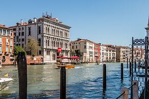 Admiral Emo Palace Over Canal Grande