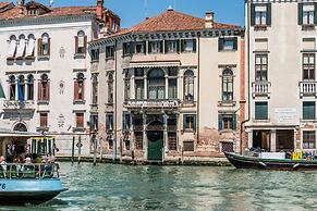 Admiral Emo Palace Over Canal Grande
