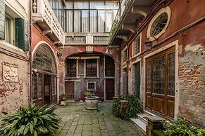 Admiral Emo Palace Over Canal Grande