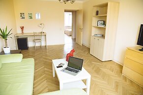 Funny Dolphins Apartments Dmitrovskaya