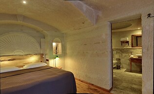 Seki Cave Suites