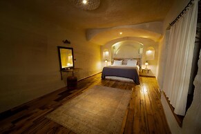 Seki Cave Suites