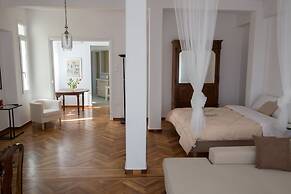 Hellenic Hospitality House