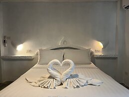 Big Boys' Bed & Burger