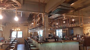 Big Boys' Bed & Burger