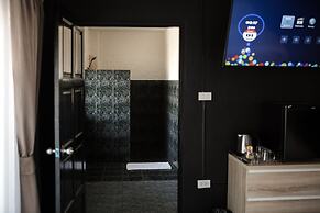 Big Boys' Bed & Burger