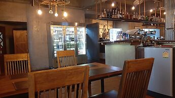 Big Boys' Bed & Burger